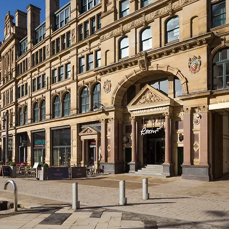 Roomzzz Manchester Victoria-2
