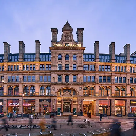 Roomzzz Manchester Victoria-3